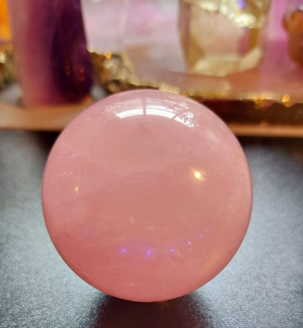 Vakker Large Rosenkvarts ca. 60 - 70mm Sphere ( Krystallkule )