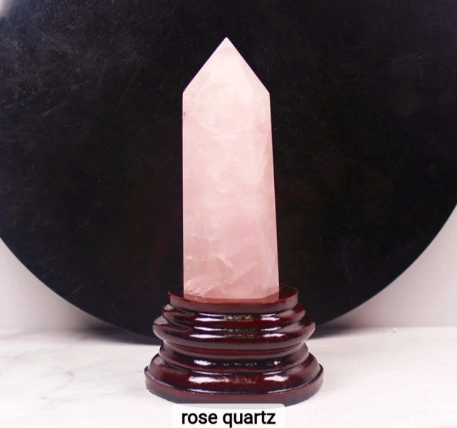 Lsrge Rose Quartz TÅrnkrystall m/trebase, 10x3cm