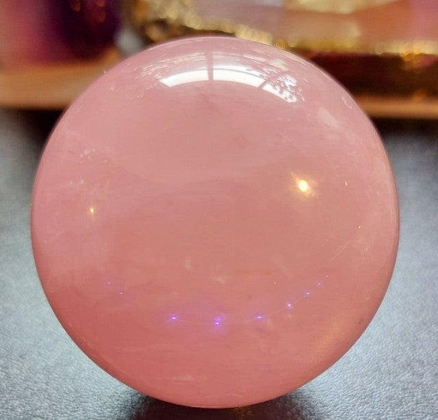 Vakker XLarge Rosenkvarts 70 -80mm Sphere ( Krystallkule )
