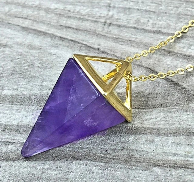 Nytt Ametyst triangel pendelanheng med kjede, Gold Electroplated
