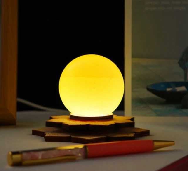 Ny, hÅndlaget Lotus Sphere Crystal Led Lamp - 50 - 55mm Citrine