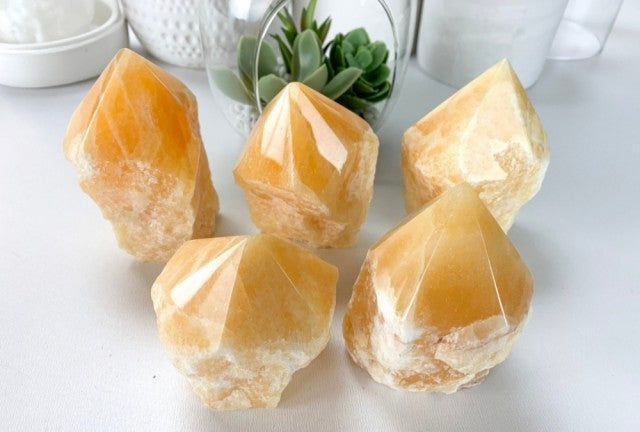 RÅ Point TÅrnkrystaller Oransje Calsitt, ca. 200 gram