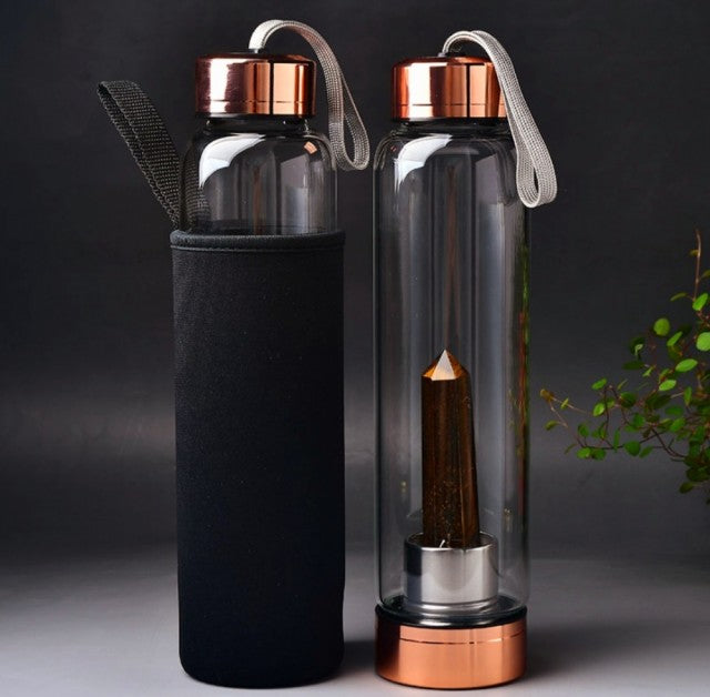 Vannbeholder 0.6liter flaske i glass med Tigerøye Tårnkrystall