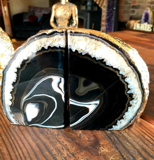 Agat Sort / Hvit Bokstøtter Gold Electroplated ( par )