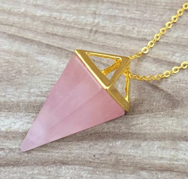 Nytt Rosenkvarts triangel pendelanheng med kjede