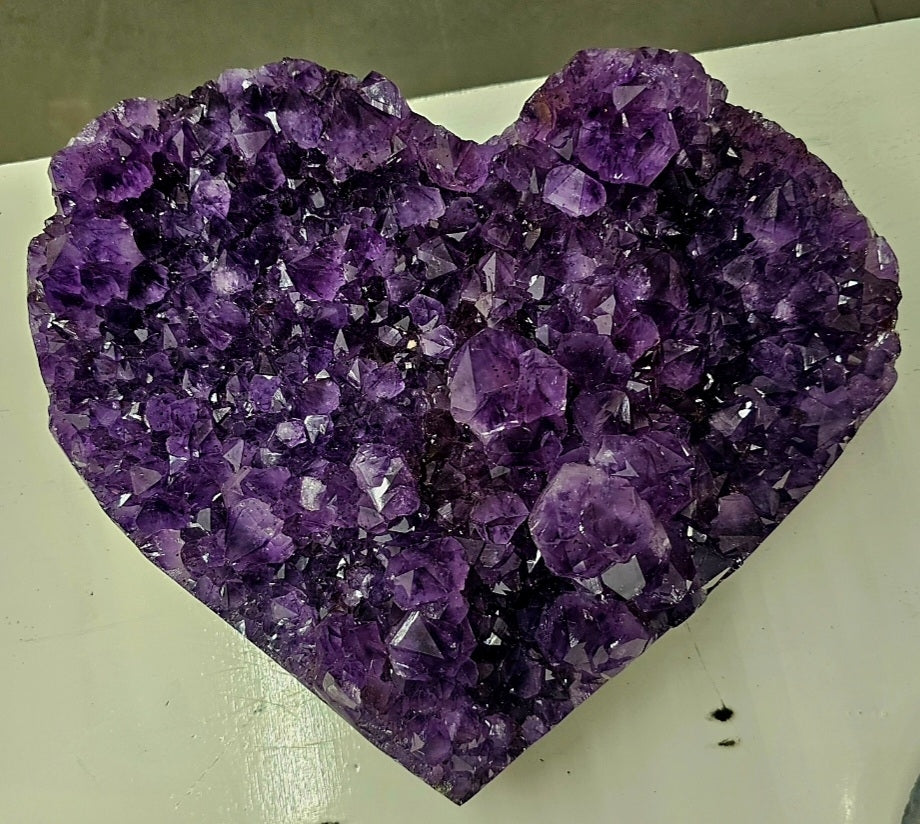 XXL Super Extra Premium Quality AAA+ Ametyst Hjerte fra Brasil m/metallfot, ca. 6 - 7.0kg og 25 - 30cm