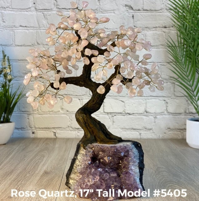 Vakre og eksklusive Feng Shui - Bonsai Lykketrær m/ ekte krystaller og Ametyst Clusterfot, 43cm høy, Rosenkvarts, 8kg