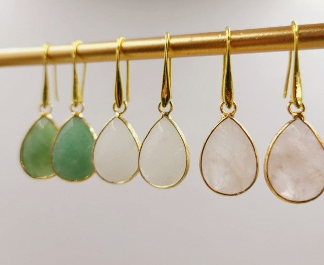 Elegante og enkle øredobber m/krok i tear drop design, Goldplated - Grønn Aventurine