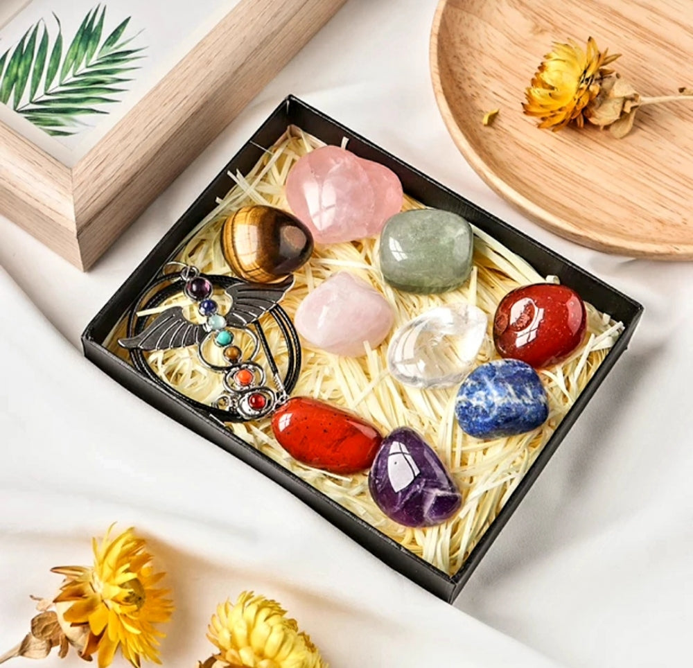 Nytt 7 Chakra Gavesett m/Rosekvarts Hjertekrystall og Chakra symbolkjede..