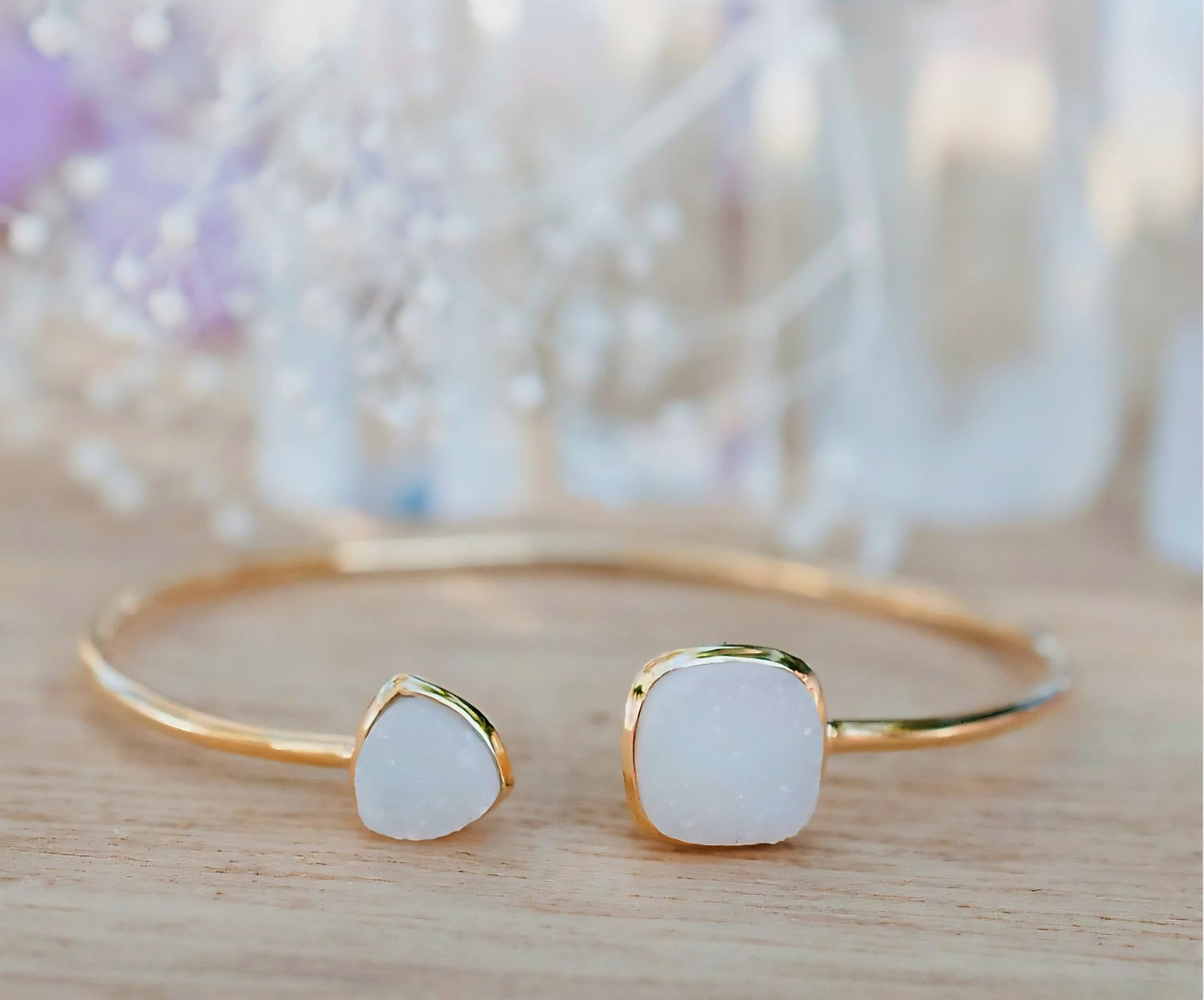 CILA Design Armbånd w/ Moonstone, Gold Electroplated
