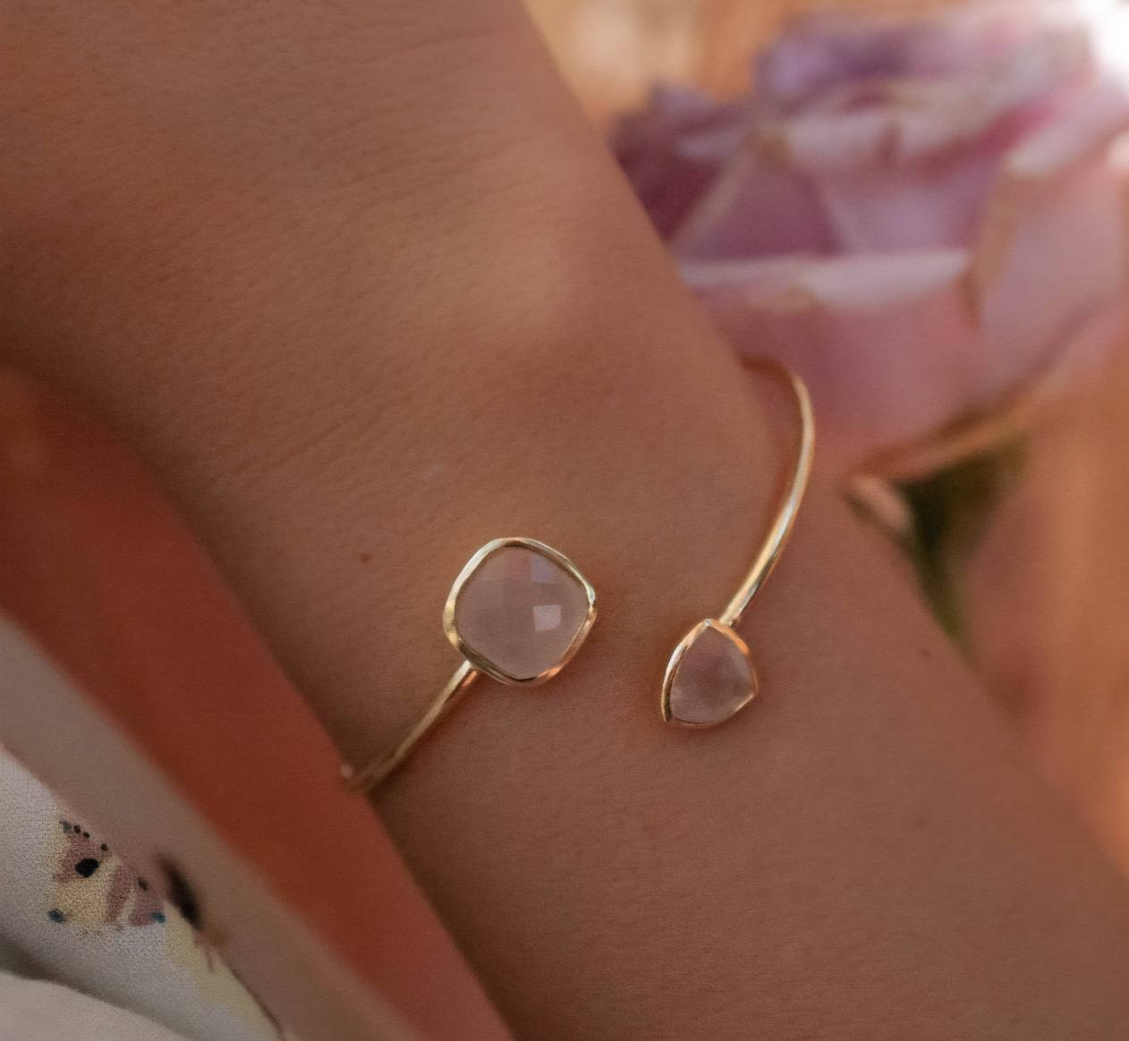 CILA Design Armbånd w/ ROSE QUARTZ, Gold Electroplated 