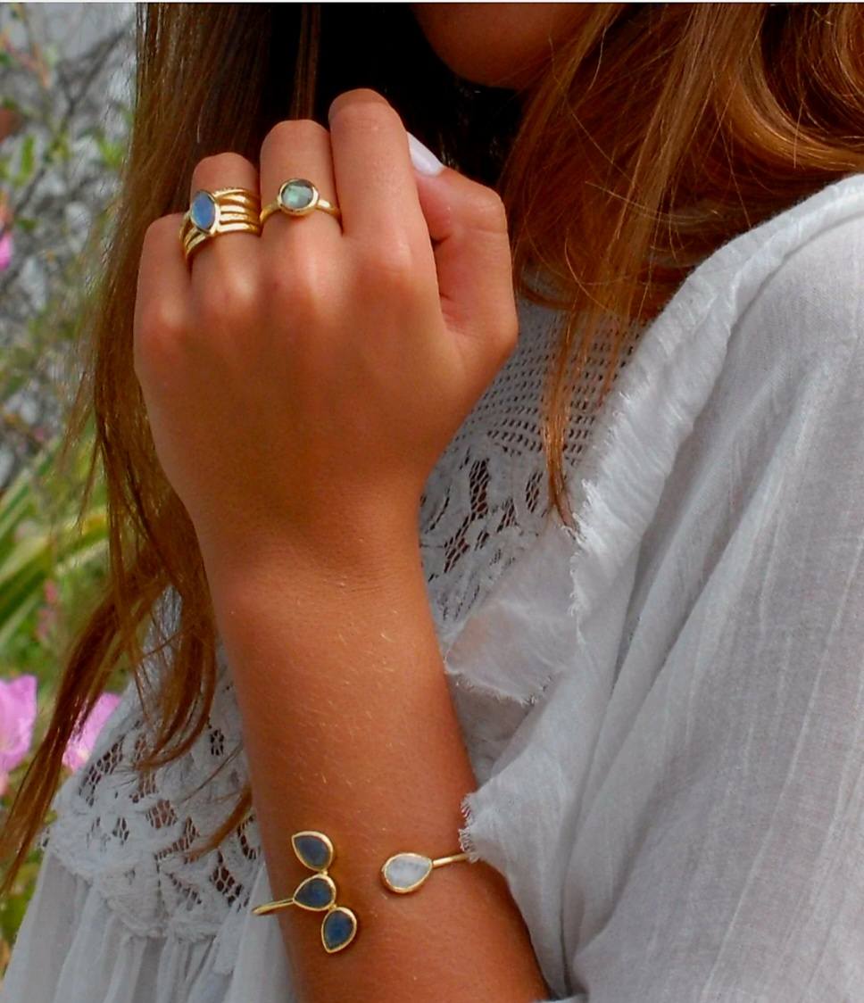 CILA Design Armbånd w/ Labradorite Moonstone, 4 Blade Design, Gold Elctroplated