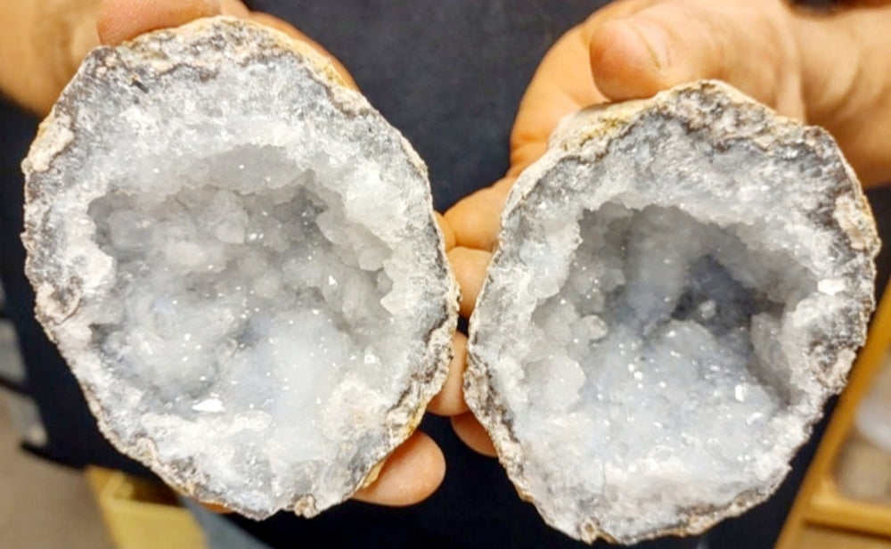 Sparkling Coconut White Quartz Mexican Trancas Geode ( par ), ca. 750gram, 8.75cm