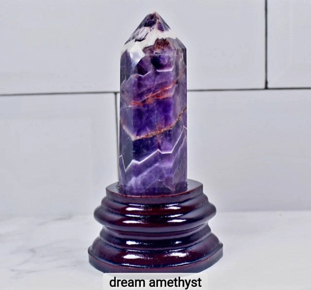 Large Ametyst Chevron Quartz TÅrnkrystall m/trebase, 10x3cm