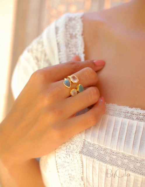 Håndlaget 4 stone "ASHLEY RING" med små stener i Moonstone, Aqua Chalsedony, Rose Quartz og Labradorite, Gold Electroplated.