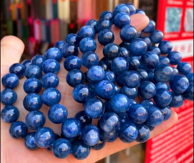 Enkelt og fleksibelt steinarmbÅnd, Kyanite