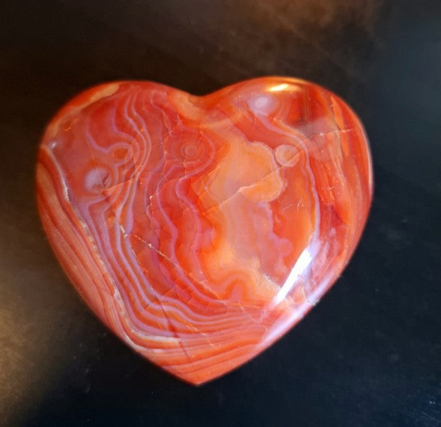 Store og fargerike XL Karneol Hjertestener 60 - 70mm