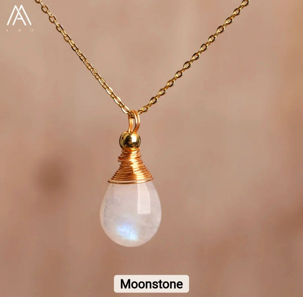 Supervakre AA kvalitet naturlig MOONSTONE DrÅpeanheng Gold plated m/kjede, 25x15mm