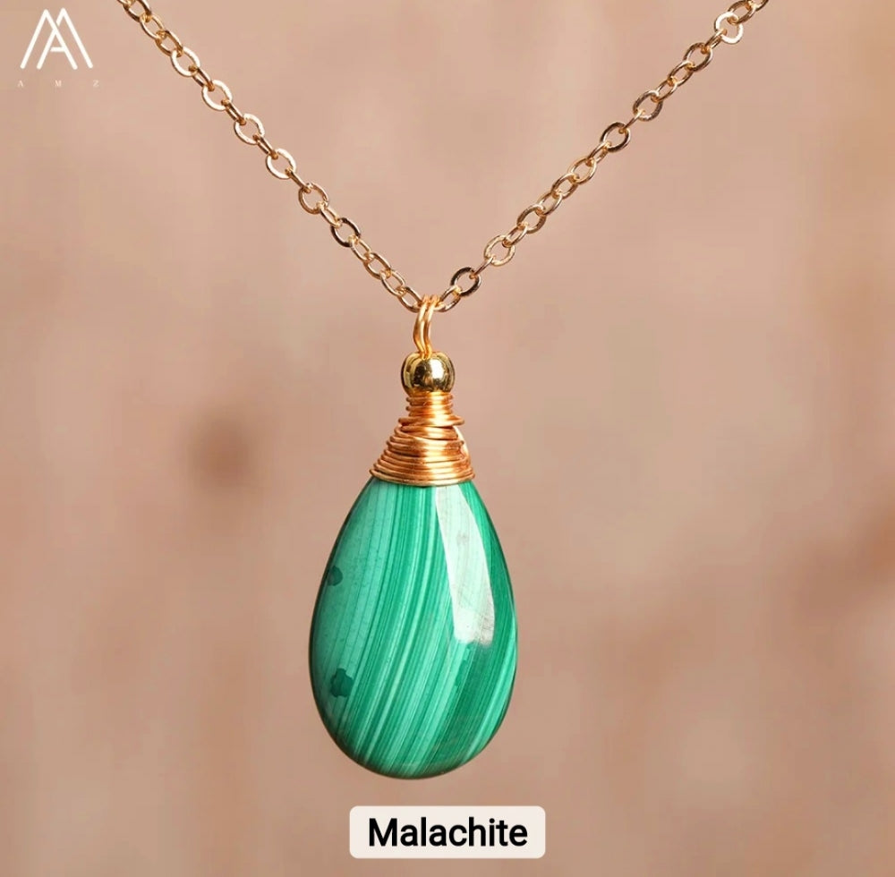 Supervakre AA kvalitet naturlig MALACHITE Dråpeanheng Gold plated m/kjede, ca. 25x15mm