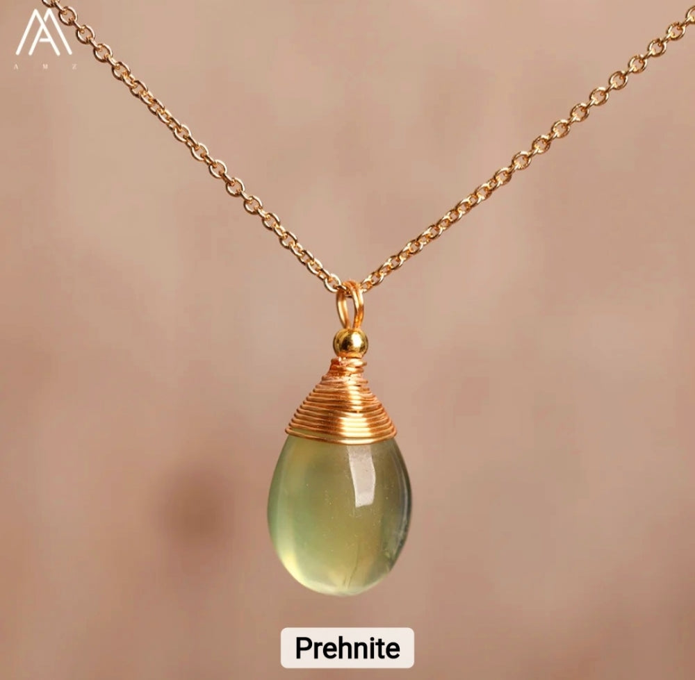 Supervakre AA kvalitet naturlig PHRENITE DrÅpeanheng Gold plated m/kjede, ca. 25x15mm