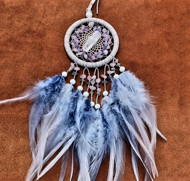 Vakker Midi Indian Drømmefanger og Fluorite Quartz Krystalldesign, 8x30cm