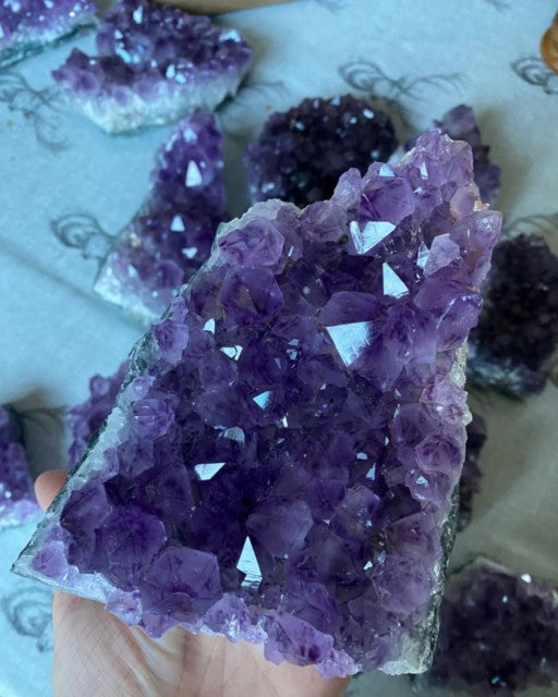 Premium High Grade Ametyst Cluster, 1200 - 1500gram , 16 - 20cm