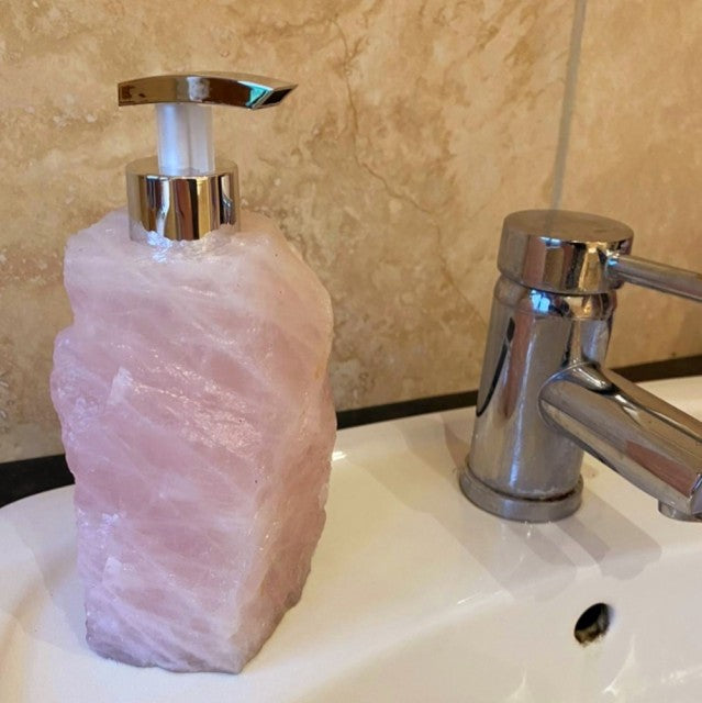 Nye, eksklusive - handcarved XL Raw Rose Quartz SÅpedispenser for bad og kjøkken, 18x10cm - 1.6kg