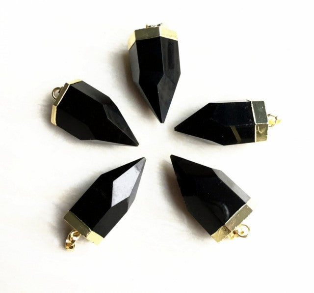 Flotte Sort Obsidian Spissanheng med gulldecor og kjede