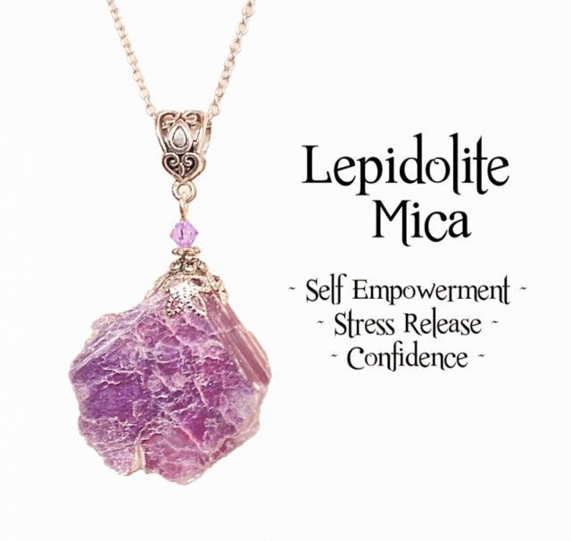 Nye, hÅndlagede Raw Lepidolite Mica Anheng m/kjede , Silverplated