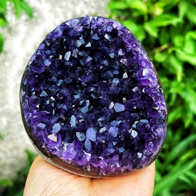 Uruguay Amethyst Freeform Geode A+ Quality, ca. 1.5 - 2kg ca.15x12cm