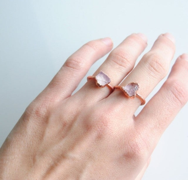 Nye, hÅndlagede rustik Ringer med rÅsten i Rose Quartz, Electroplated Rose