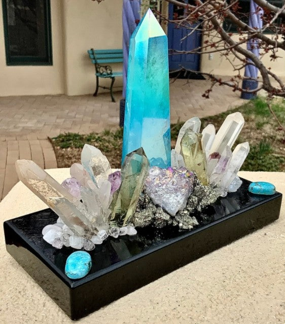 Fantastisk hÅndlaget CLEAR QUARTZ CRYSTAL Lysdekorasjon “ STRENGTH IS BUILT THROUGH SELF RESPECT, SELF LOVE AND AWARENES