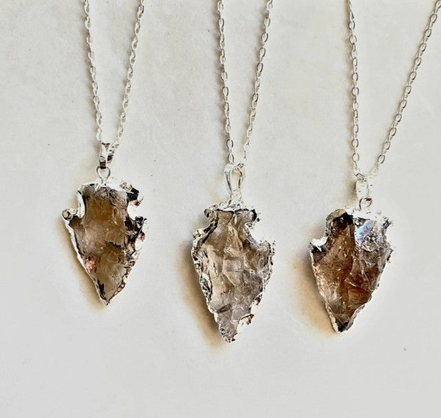 Vakkert " Arrowhead" Spydspissformet Smoke Quartz anheng ca. 40x20mm m/kjede, Silverplated