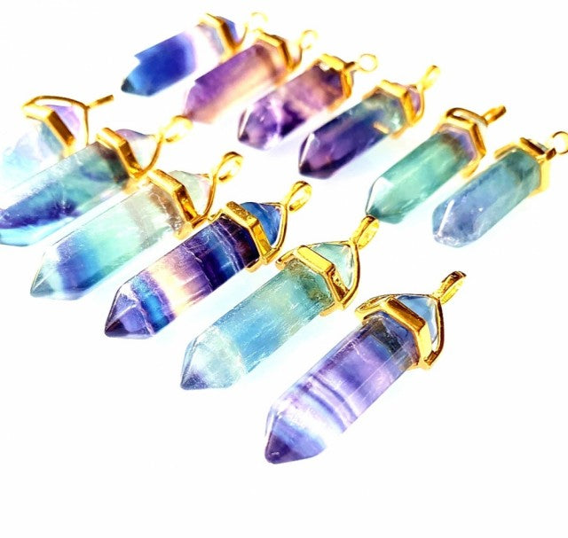 Vakre, Fluorite Rainbow Pendelanheng ca. 40x10mm m/kjede, Goldplated
