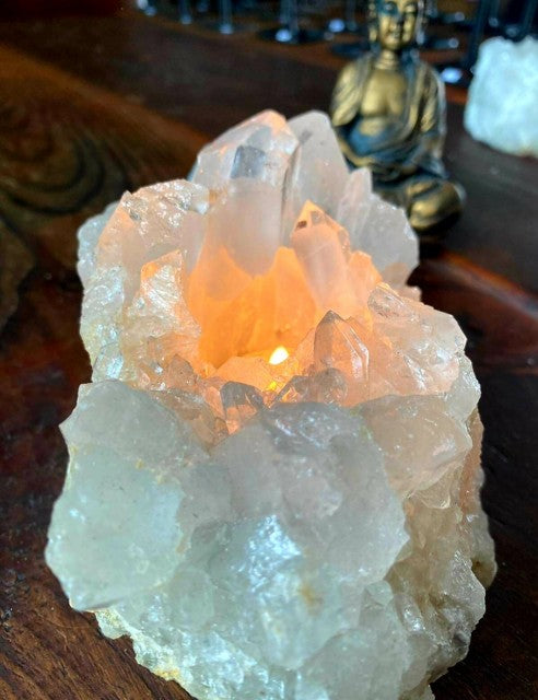 RÅkvarts Brazilian Cluster Telys dekorasjon i hvit kvarts med tÅrnkrystaller, XLARGE, Inntil ca. 1.5kg