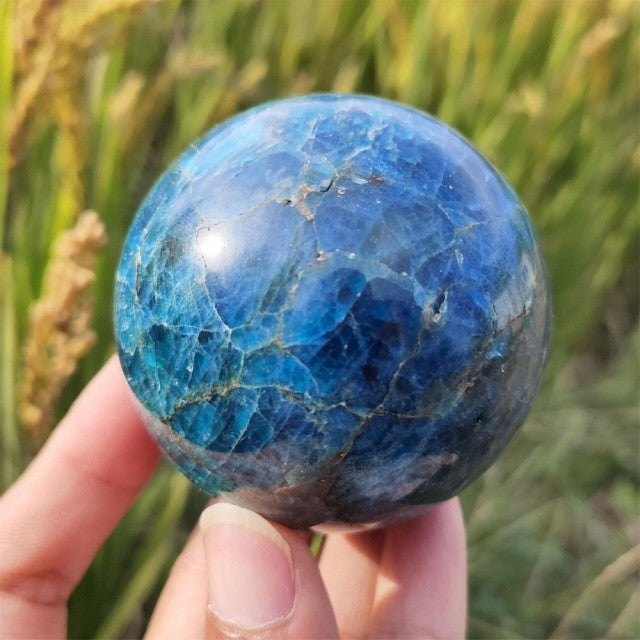 BlÅ Apatit krystallkule 50mm