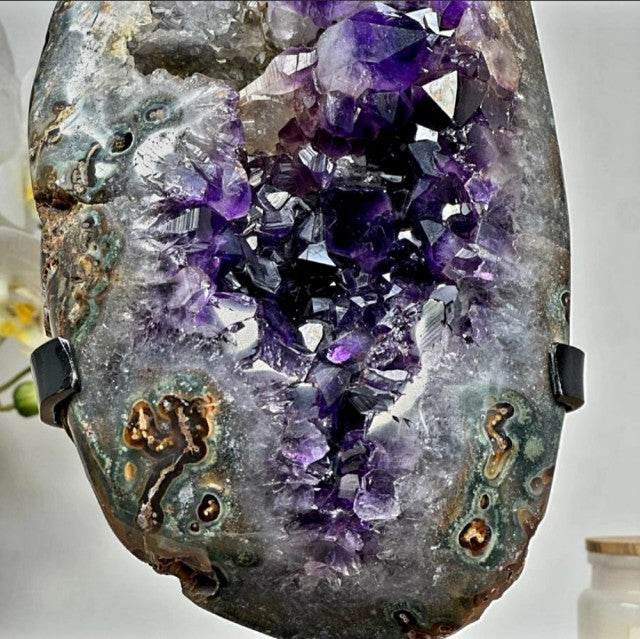 Beautiful Amethyst Stone Geode with Calcite Crystal Inclusiones MWS1428, 25x13cm - 2.1kg