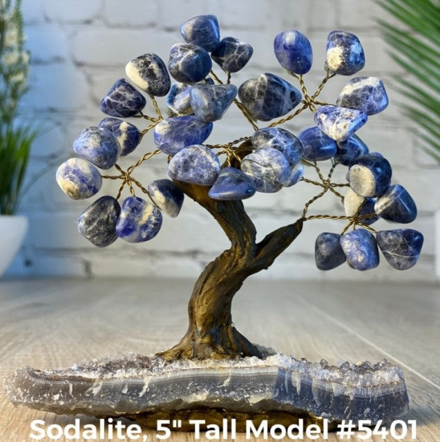 Vakre og eksklusive Feng Shui - Bonsai Lykketrær m/ ekte krystaller og Ametyst Clusterfot, ca. 12cm høy, Sodalitt