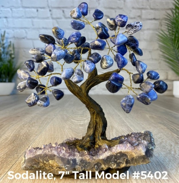 Vakre og eksklusive Feng Shui - Bonsai Lykketrær m/ ekte krystaller og Ametyst Clusterfot, ca. 17cm høy, Sodalitt