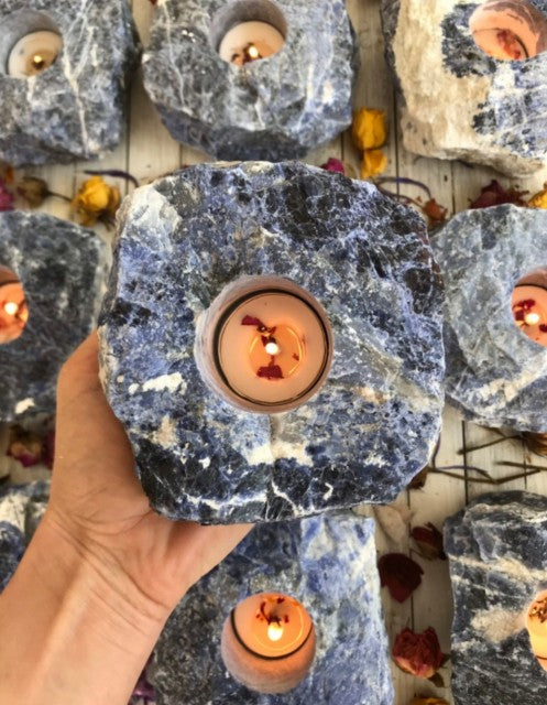 RÅkrystall Telys dekorasjon i Sodalitt