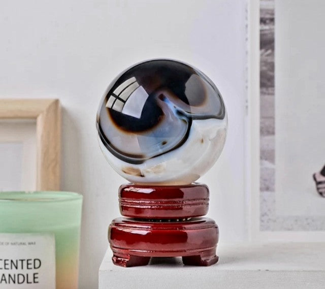 Vakker Black & White Striped AGATE 60 - 70mm Sphere ( Krystallkule )