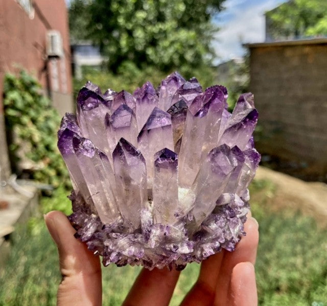 Large Klar Purple mineralkvarts Cluster Tower krystalldekorasjon, ca. 700gram