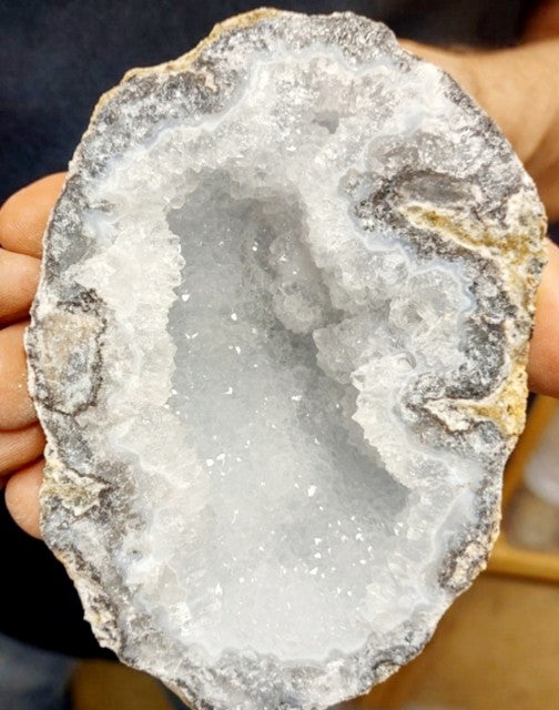 Very Sparkling Coconut White Quartz Mexican Trancas Geode ( par ), ca. 1200gram, 13cm