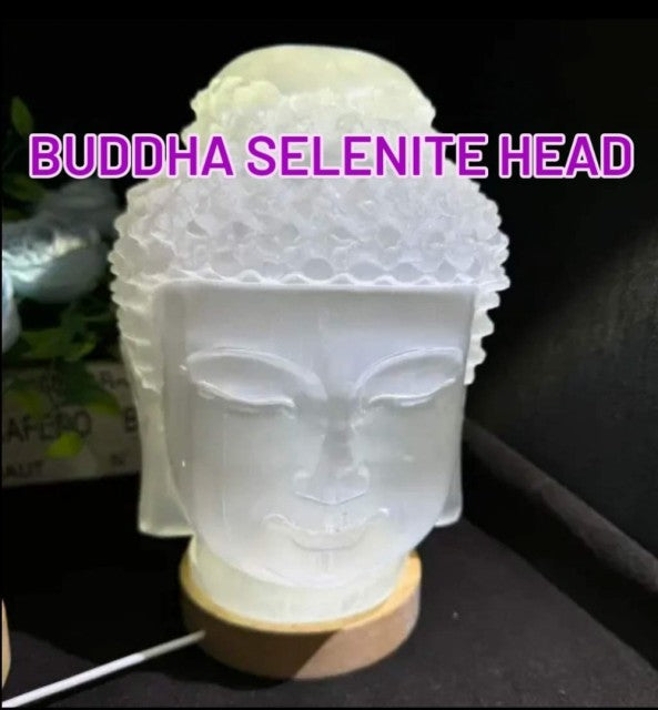 KAMPANJE / HANDCARVED SELENITE BUDDHA HEAD m/LEDBASE , ca. 12cm - +1KG