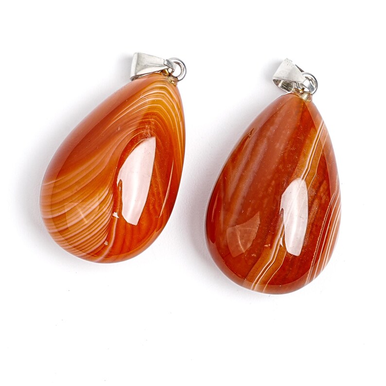 Nye Brazilian AGATE Teardrop - anheng m/ Silverplated Kjede, Red - 30mm