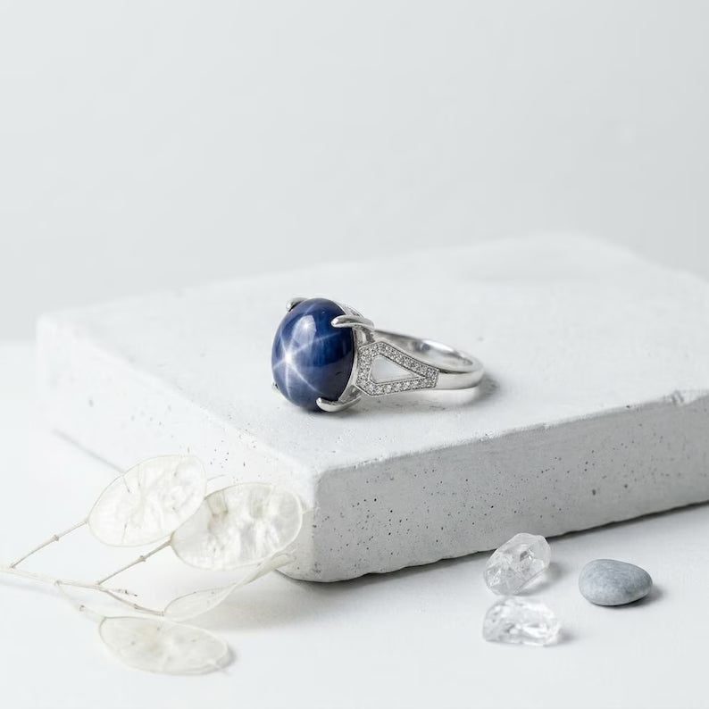 Ny og vakker Art Deco ( Sterling Silver) Oval Blue Star Sapphire ( Lab Created )