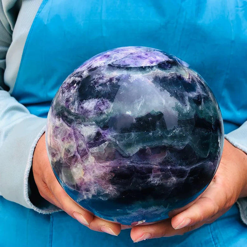 XL Fluorite Rainbow Quartz Sphere , ca. 11cm / 2 - 2.5kg