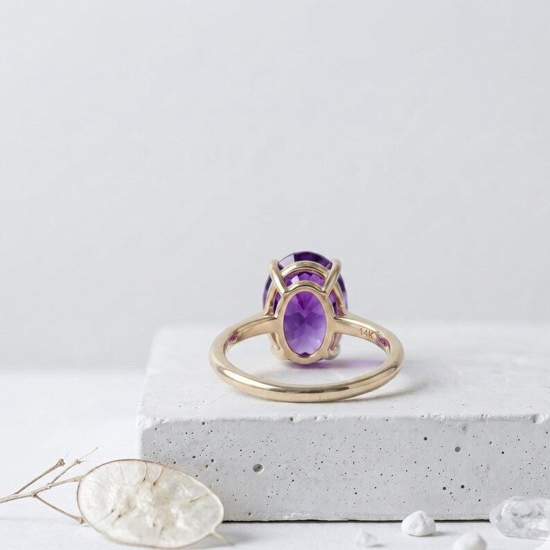 Vakker Mareshia "Solitaire" enstens 11x9mm Ametyst Ring, Goldplated ( 925s Silver )