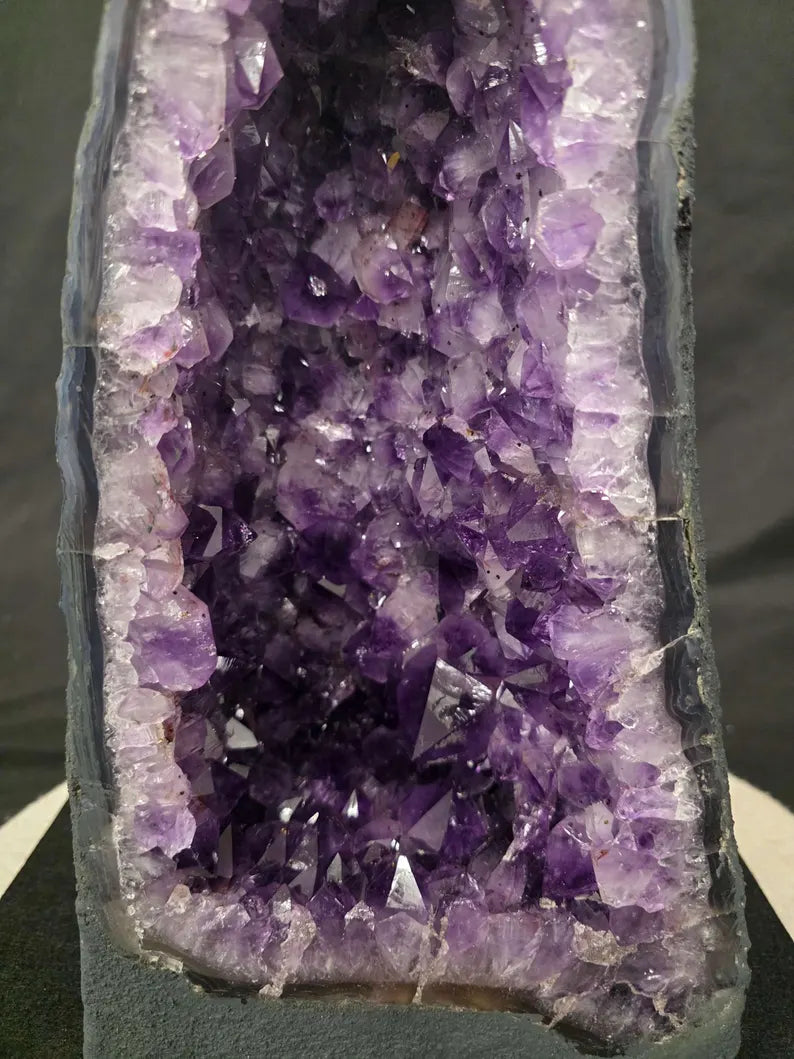 MÅNEDENS UTVALGTE / HIGH QUALITY PREMIUM BRAZILIAN AMETYST GEODE - Inntil 40% OFF + Fri Frakt - 10kg , 42x19x12cm