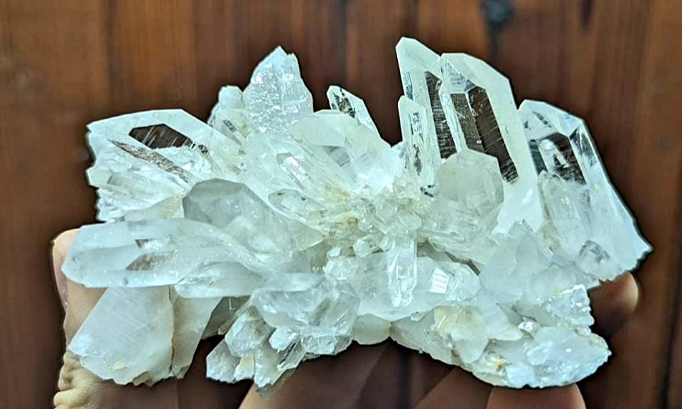 Exclusive Offer / Lemur Quartz Cluster ca 1kg + Ametyst Pyramide m/lysbase